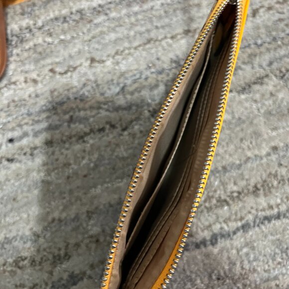 Guess yellow pocket-book - Picture 4 of 7